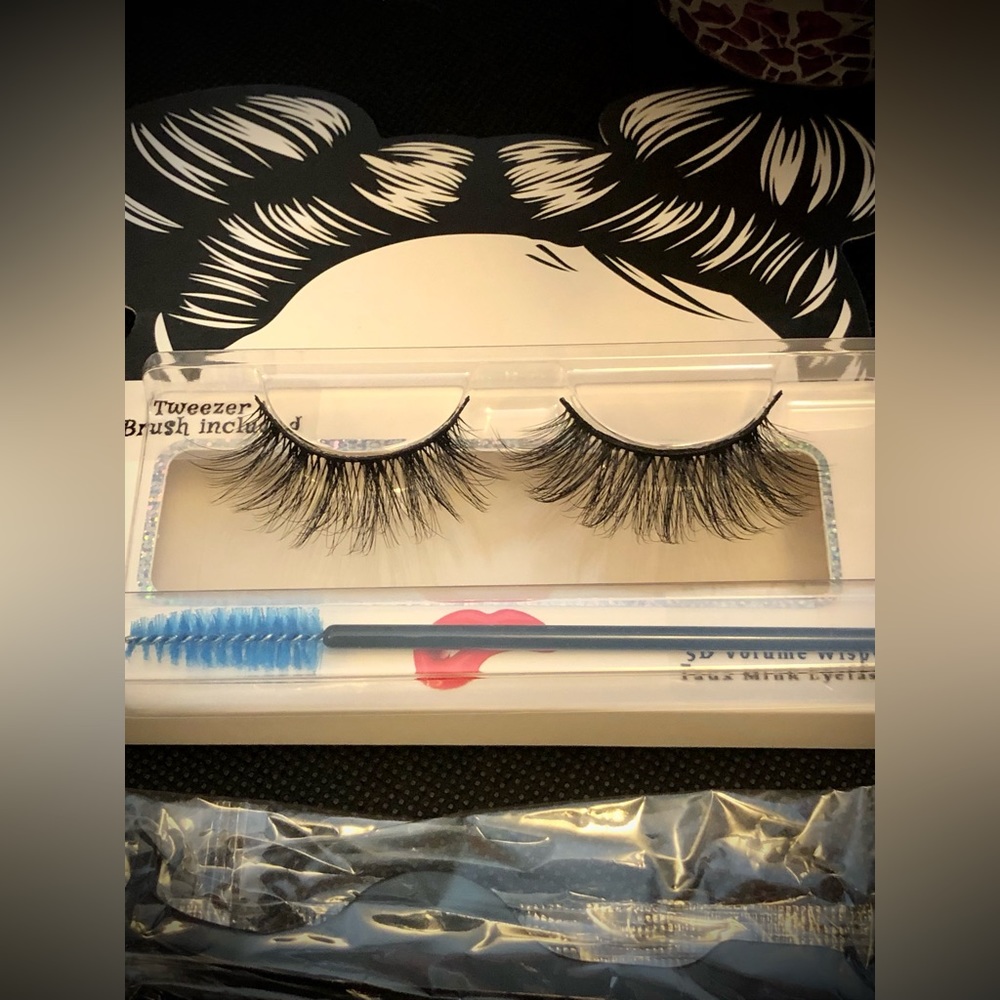 Eyelashes - Picture 4 of 4